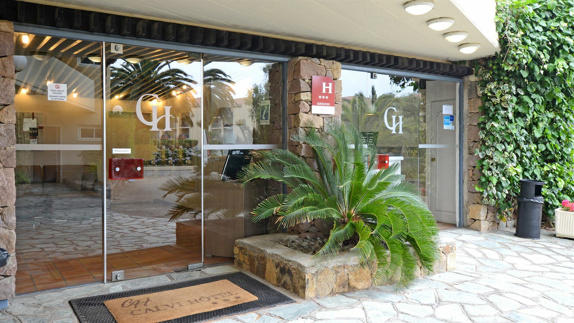 卡尔维酒店 外观 照片